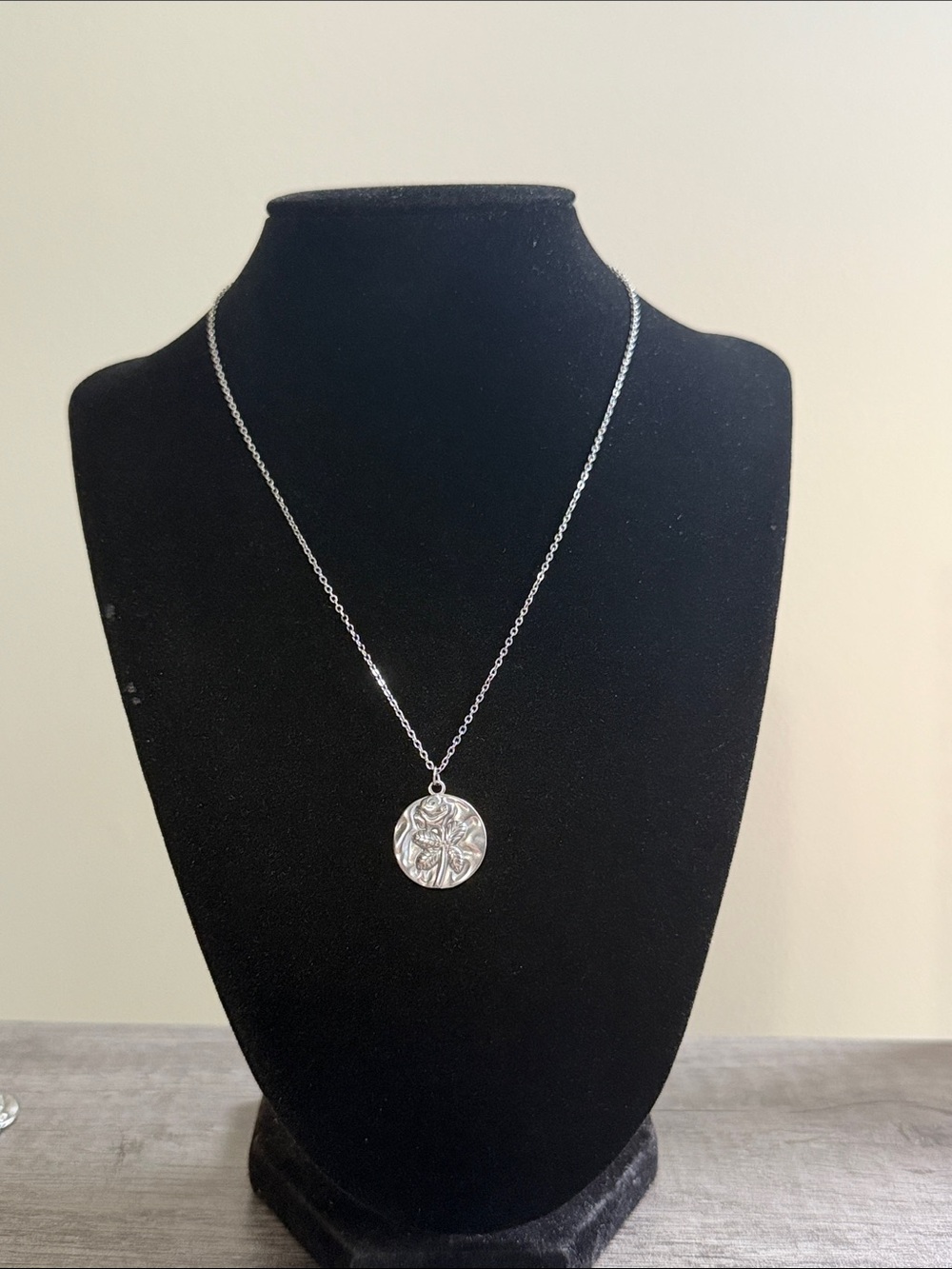 Stainless Steel Round Flower Pendant Necklace